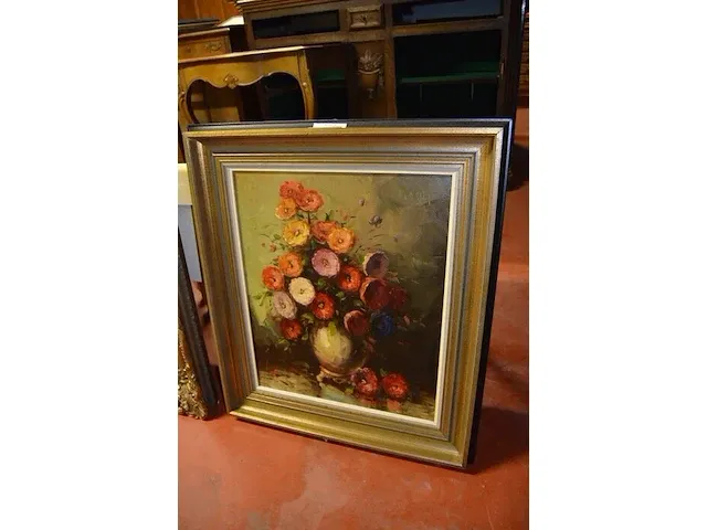 Schilderij vaas met bloemen in zwart met goudkleurige kader pirelli - afbeelding 1 van  6