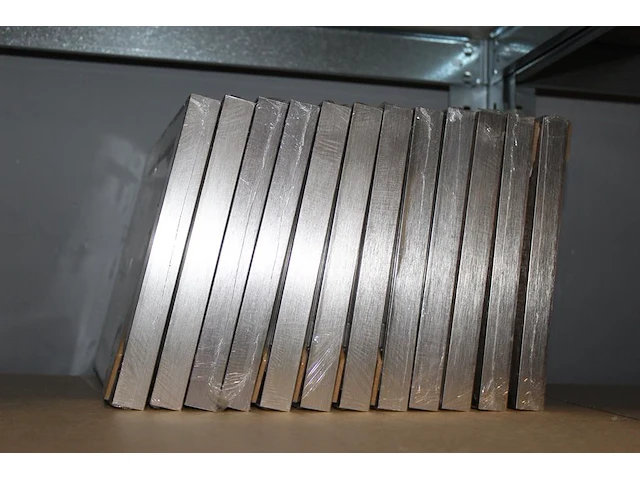 Schilderijlijsten op schap 13 stuks afm. 13 x 18 cm. - afbeelding 2 van  2