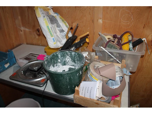 Schildersprodukten w.o. lakken, tex, tape, schuurpapier, rollers en kwasten. - afbeelding 4 van  7
