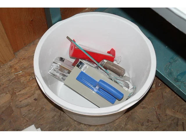 Schildersprodukten w.o. lakken, tex, tape, schuurpapier, rollers en kwasten. - afbeelding 5 van  7