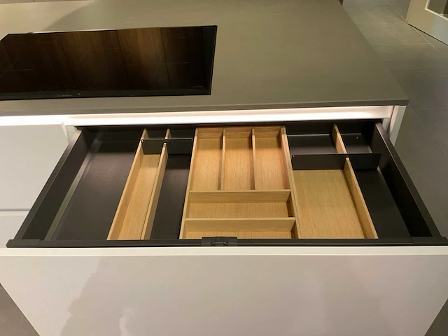 Schmidt evolution arcos supermat twin hoekopgestelde showroomkeuken - afbeelding 10 van  45