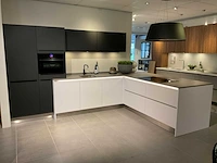 Schmidt evolution arcos supermat twin hoekopgestelde showroomkeuken - afbeelding 1 van  45