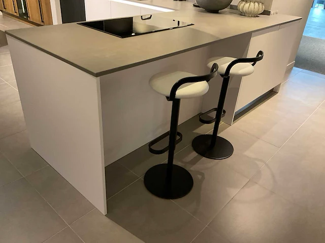 Schmidt evolution arcos supermat twin hoekopgestelde showroomkeuken - afbeelding 23 van  45