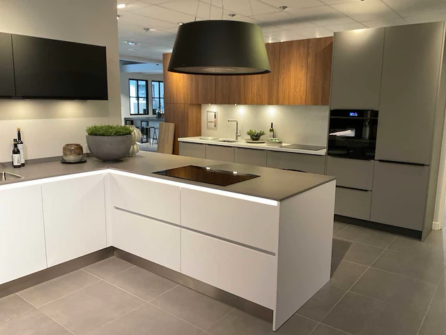 Schmidt evolution arcos supermat twin hoekopgestelde showroomkeuken - afbeelding 2 van  45