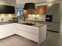 Schmidt evolution arcos supermat twin hoekopgestelde showroomkeuken - afbeelding 2 van  45