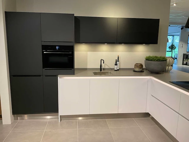 Schmidt evolution arcos supermat twin hoekopgestelde showroomkeuken - afbeelding 3 van  45