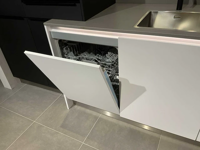 Schmidt evolution arcos supermat twin hoekopgestelde showroomkeuken - afbeelding 40 van  45