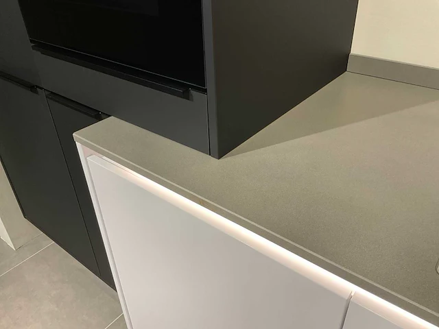 Schmidt evolution arcos supermat twin hoekopgestelde showroomkeuken - afbeelding 42 van  45