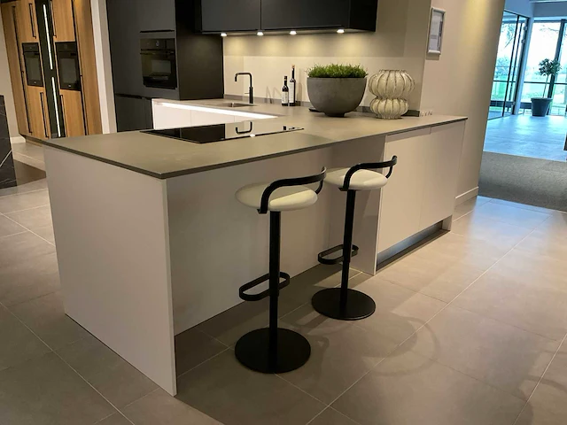 Schmidt evolution arcos supermat twin hoekopgestelde showroomkeuken - afbeelding 5 van  45