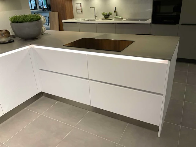Schmidt evolution arcos supermat twin hoekopgestelde showroomkeuken - afbeelding 7 van  45
