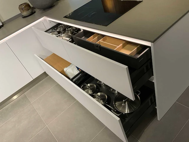 Schmidt evolution arcos supermat twin hoekopgestelde showroomkeuken - afbeelding 8 van  45