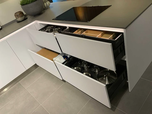 Schmidt evolution arcos supermat twin hoekopgestelde showroomkeuken - afbeelding 9 van  45
