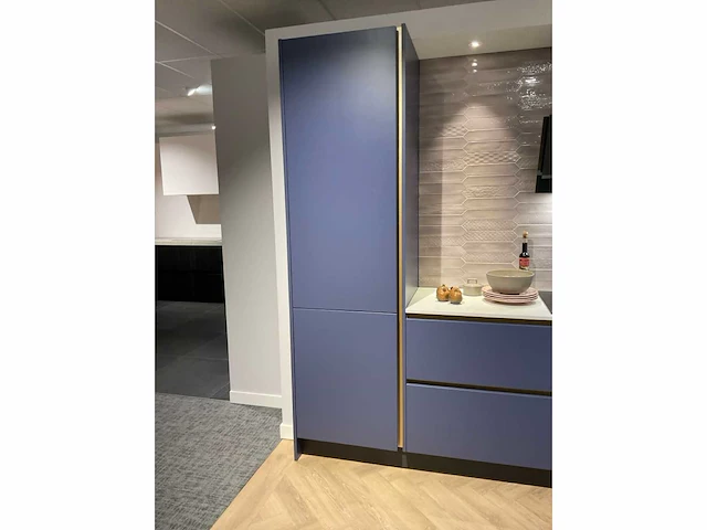 Schmidt evolution loft micron 21 eolis hoekopgestelde showroomkeuken - afbeelding 13 van  32
