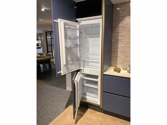 Schmidt evolution loft micron 21 eolis hoekopgestelde showroomkeuken - afbeelding 14 van  32