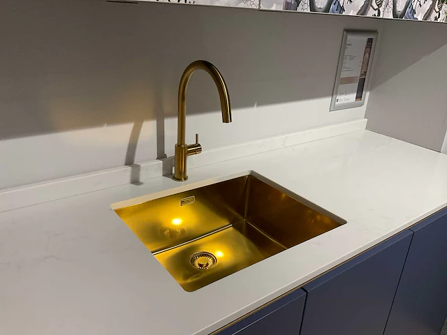 Schmidt evolution loft micron 21 eolis hoekopgestelde showroomkeuken - afbeelding 15 van  32