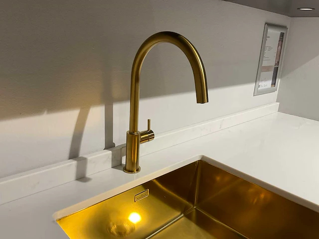 Schmidt evolution loft micron 21 eolis hoekopgestelde showroomkeuken - afbeelding 16 van  32