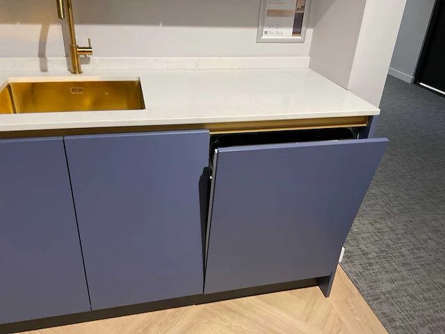 Schmidt evolution loft micron 21 eolis hoekopgestelde showroomkeuken - afbeelding 25 van  32
