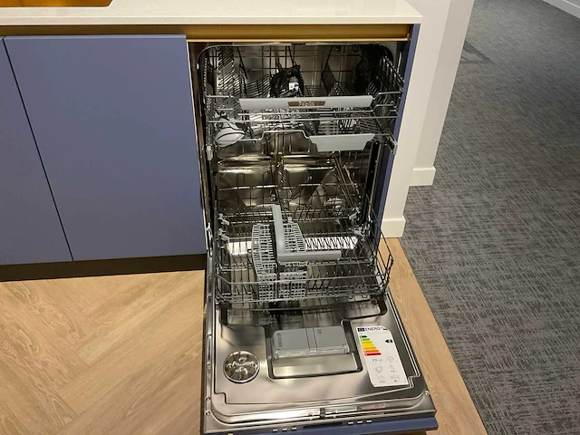 Schmidt evolution loft micron 21 eolis hoekopgestelde showroomkeuken - afbeelding 26 van  32