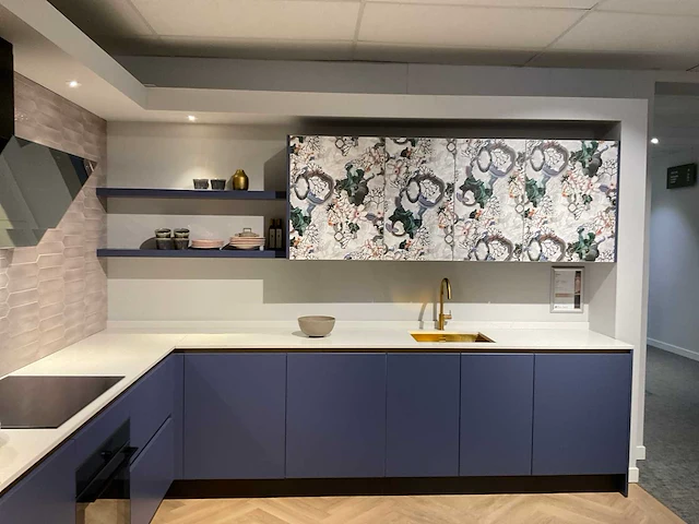 Schmidt evolution loft micron 21 eolis hoekopgestelde showroomkeuken - afbeelding 3 van  32