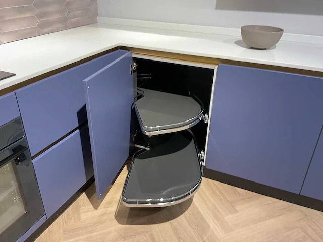Schmidt evolution loft micron 21 eolis hoekopgestelde showroomkeuken - afbeelding 6 van  32