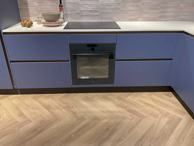 Schmidt evolution loft micron 21 eolis hoekopgestelde showroomkeuken - afbeelding 9 van  32