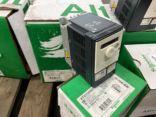 Schneider altivar atv312h037m3b frequentieregelaar - afbeelding 2 van  5