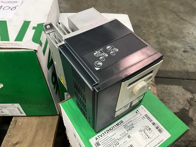 Schneider altivar atv312hu11m2b frequentieregelaar - afbeelding 2 van  5