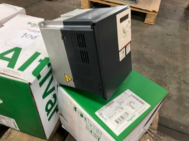 Schneider altivar atv312hu40s6 frequentieregelaar - afbeelding 3 van  6