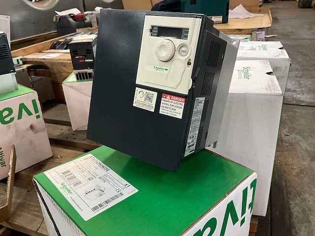 Schneider altivar atv312hu40s6 frequentieregelaar - afbeelding 1 van  6