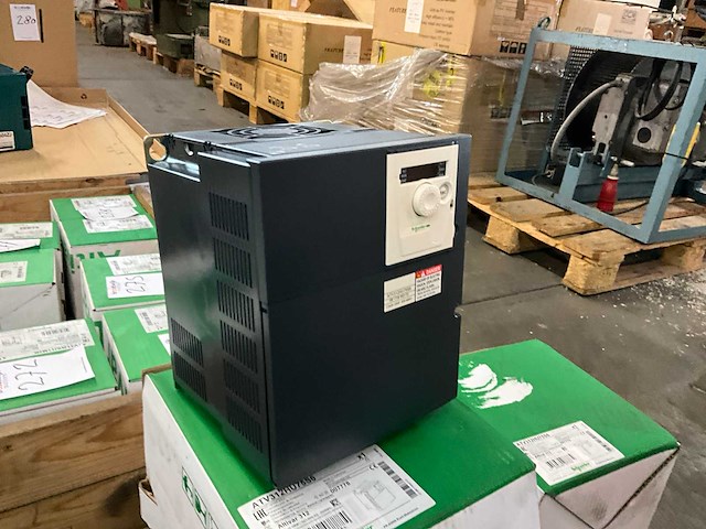 Schneider atv312hu75s6 frequentieregelaar - afbeelding 3 van  8