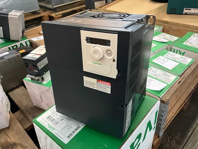 Schneider atv312hu75s6 frequentieregelaar - afbeelding 1 van  8