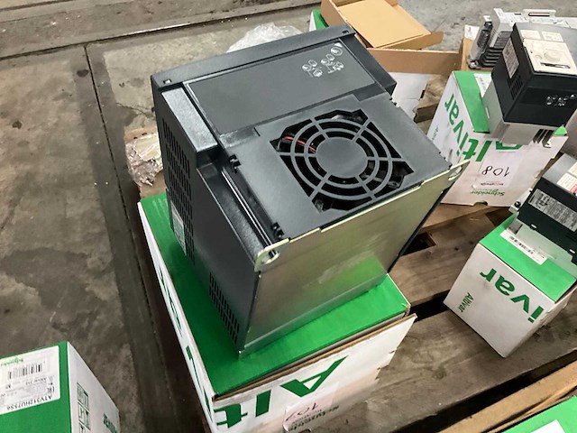 Schneider atv312hu75s6 frequentieregelaar - afbeelding 4 van  8