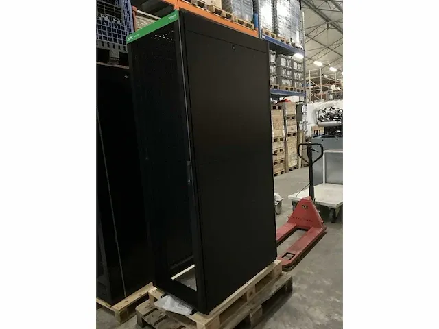 Schneider electric apc easyrack-serverkast - afbeelding 3 van  4