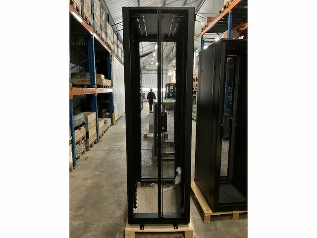 Schneider electric apc easyrack-serverkast - afbeelding 4 van  4