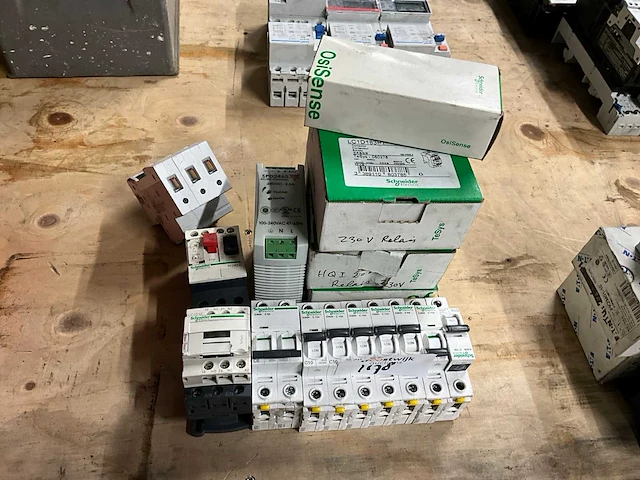Schneider electric elektra componenten - afbeelding 1 van  3