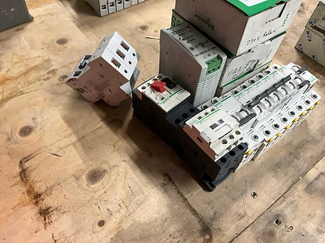 Schneider electric elektra componenten - afbeelding 3 van  3