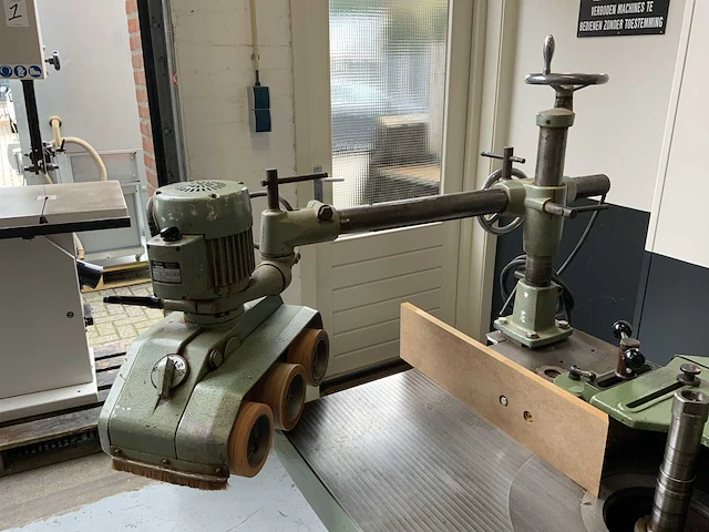 Schneider kantenfreesmachine - afbeelding 13 van  15