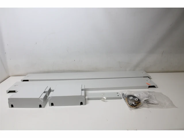Schneider nsyza2123g 7035 poly sockel-pla 200x1244x250mm wit - afbeelding 3 van  4