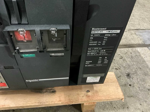 Schneider nw16 h1 circuit breaker - afbeelding 4 van  5