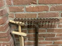 Schoffelstelen en hark - afbeelding 2 van  2