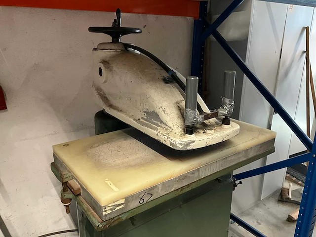 Schön zwenkarm stansmachine - afbeelding 4 van  8