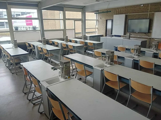 Schoolinventaris natuur/scheikunde lokaal - afbeelding 1 van  23