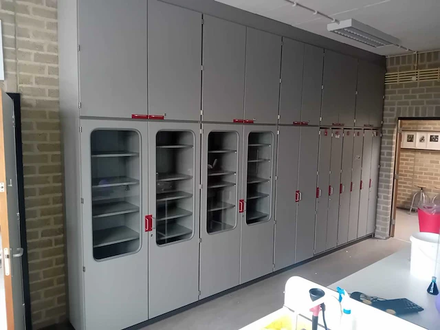 Schoolinventaris natuur/scheikunde lokaal - afbeelding 17 van  23