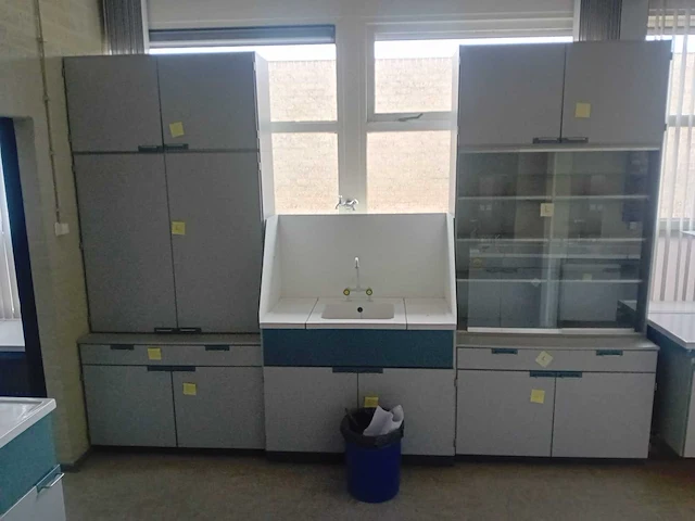 Schoolinventaris natuur/scheikunde lokaal - afbeelding 18 van  23