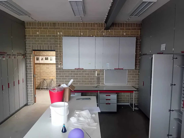 Schoolinventaris natuur/scheikunde lokaal - afbeelding 23 van  23