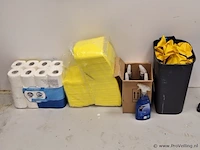Schoonmaakartikelen/middelen o.a. schoonmaakdoekjes, toiletpapier, multi-reinigers & afvalbak - afbeelding 1 van  4