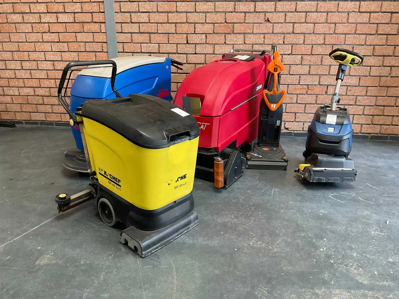 Schoonmaakmachines en onderdelen wegens beëindiging bedrijfsactiviteiten