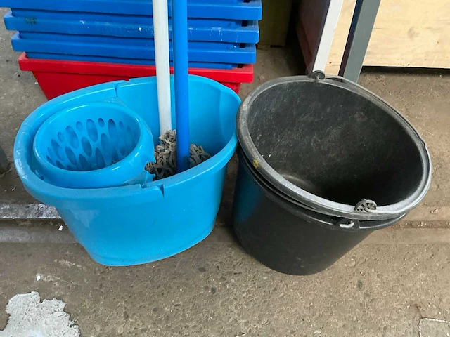 Schoonmaakmiddel en divers - afbeelding 2 van  7