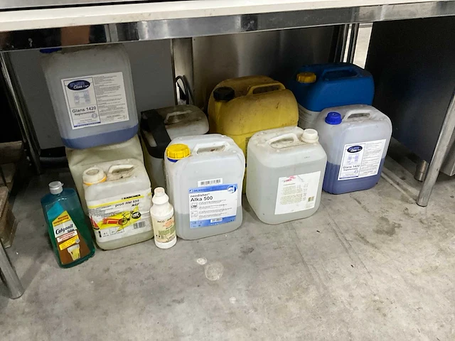 Schoonmaakmiddelen (11x) - afbeelding 1 van  6