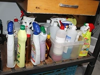 Schoonmaakmiddelen in meubel w.o. poetsdoeken, verfrissers en reinigers. let op: exclusief meubel. - afbeelding 5 van  5